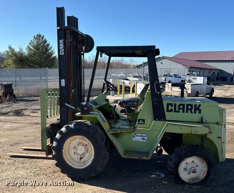 image for item DQ6667 Clark DPR25 forklift