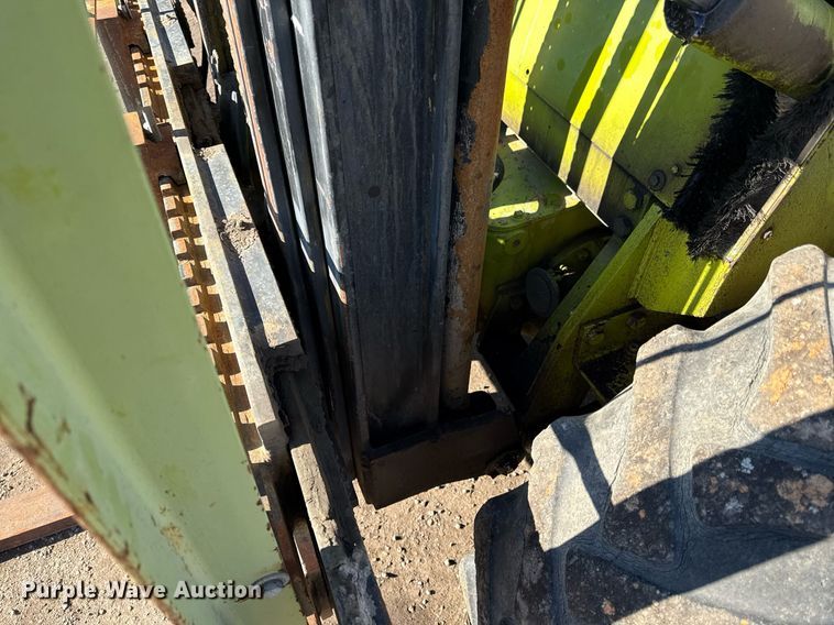 image for item DQ6667 Clark DPR25 forklift