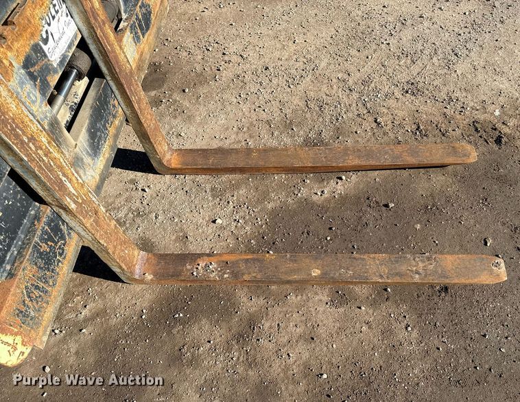 image for item DQ6667 Clark DPR25 forklift