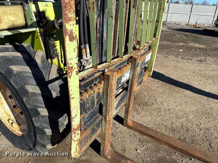 image for item DQ6667 Clark DPR25 forklift