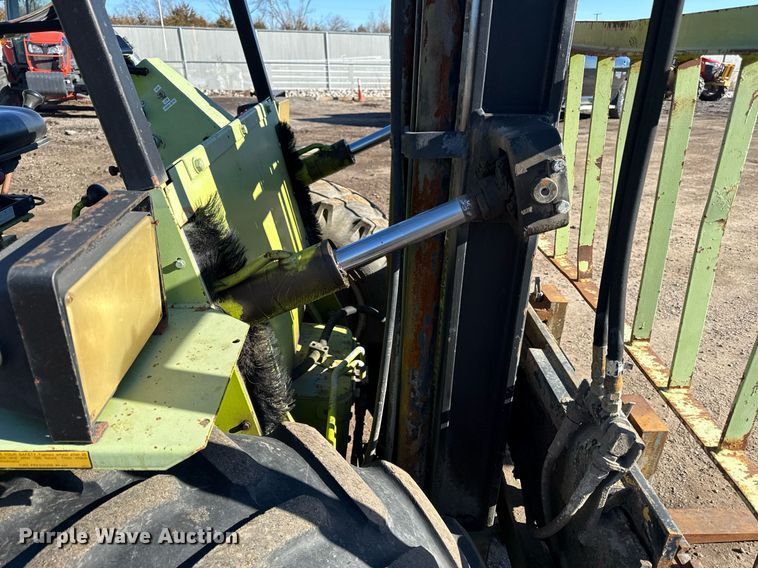 image for item DQ6667 Clark DPR25 forklift