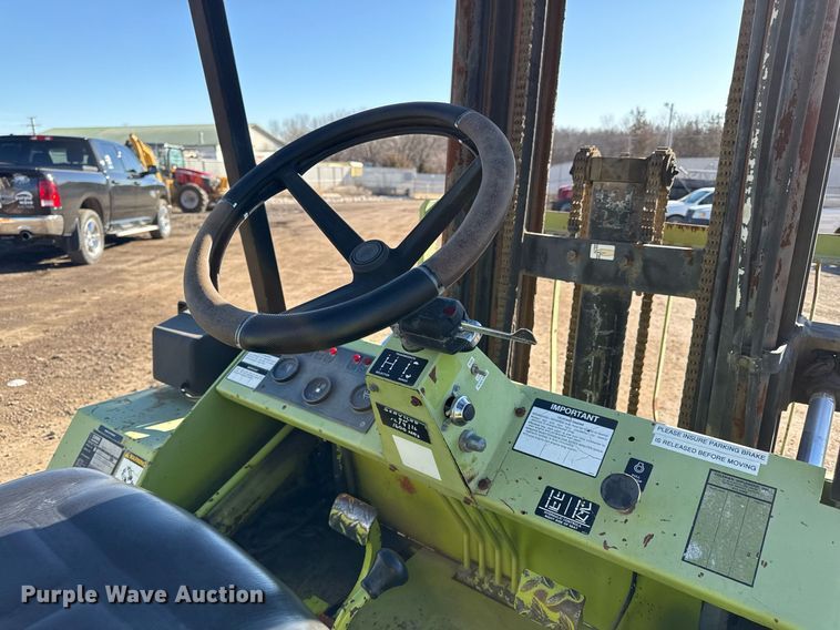 image for item DQ6667 Clark DPR25 forklift