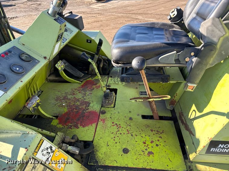 image for item DQ6667 Clark DPR25 forklift