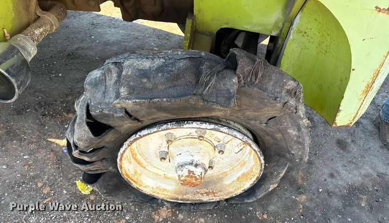 image for item DQ6667 Clark DPR25 forklift