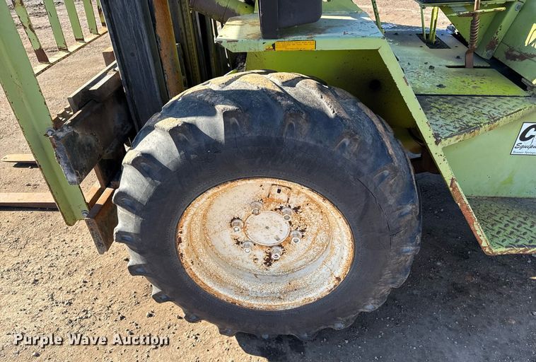 image for item DQ6667 Clark DPR25 forklift