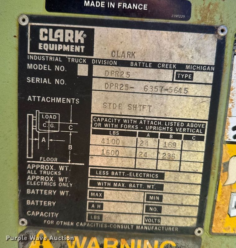 image for item DQ6667 Clark DPR25 forklift