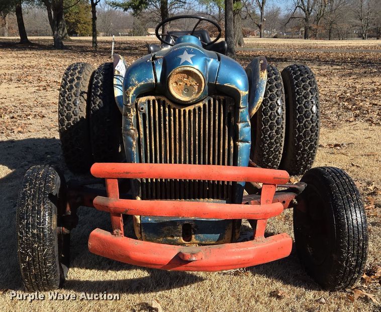 image for item DS5268 1967 Ford 2000 LCG tractor
