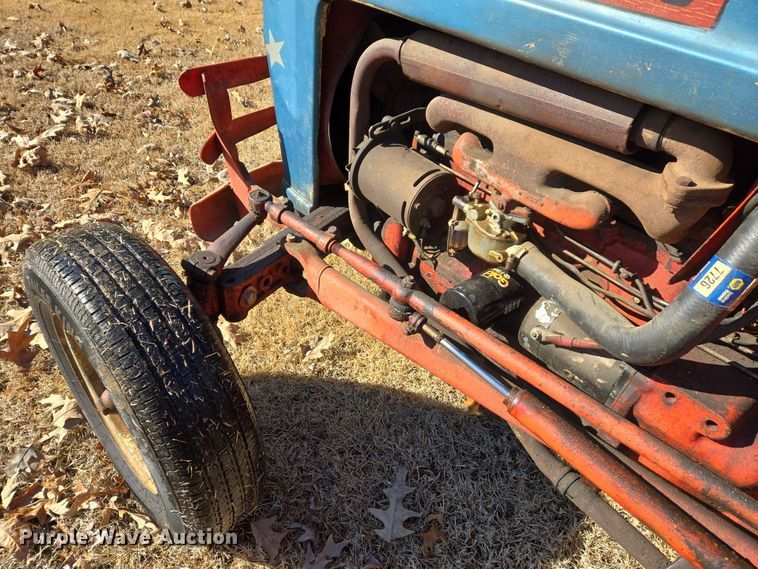 image for item DS5268 1967 Ford 2000 LCG tractor