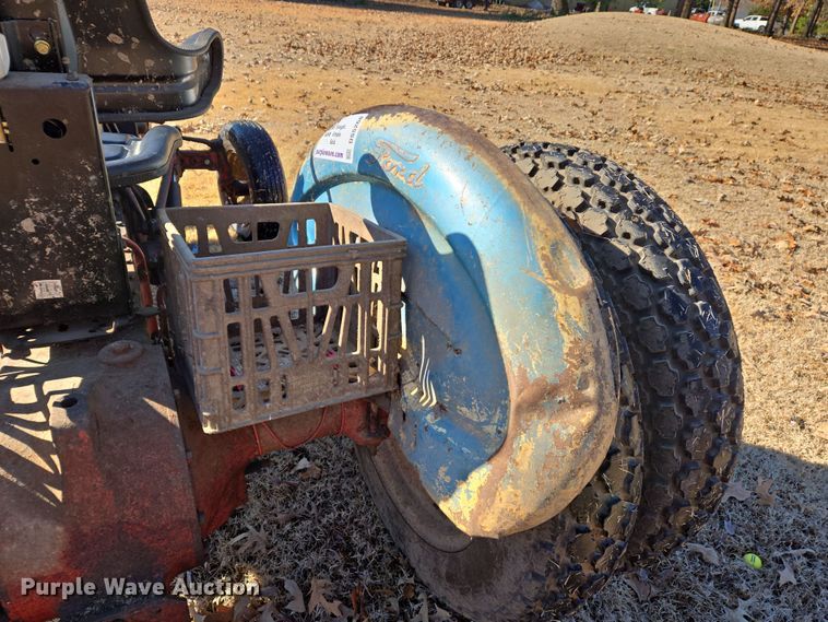 image for item DS5268 1967 Ford 2000 LCG tractor