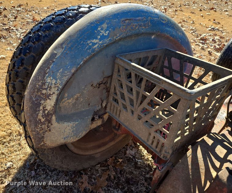 image for item DS5268 1967 Ford 2000 LCG tractor