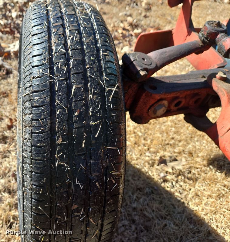 image for item DS5268 1967 Ford 2000 LCG tractor