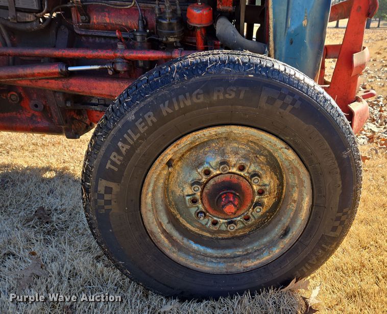 image for item DS5268 1967 Ford 2000 LCG tractor