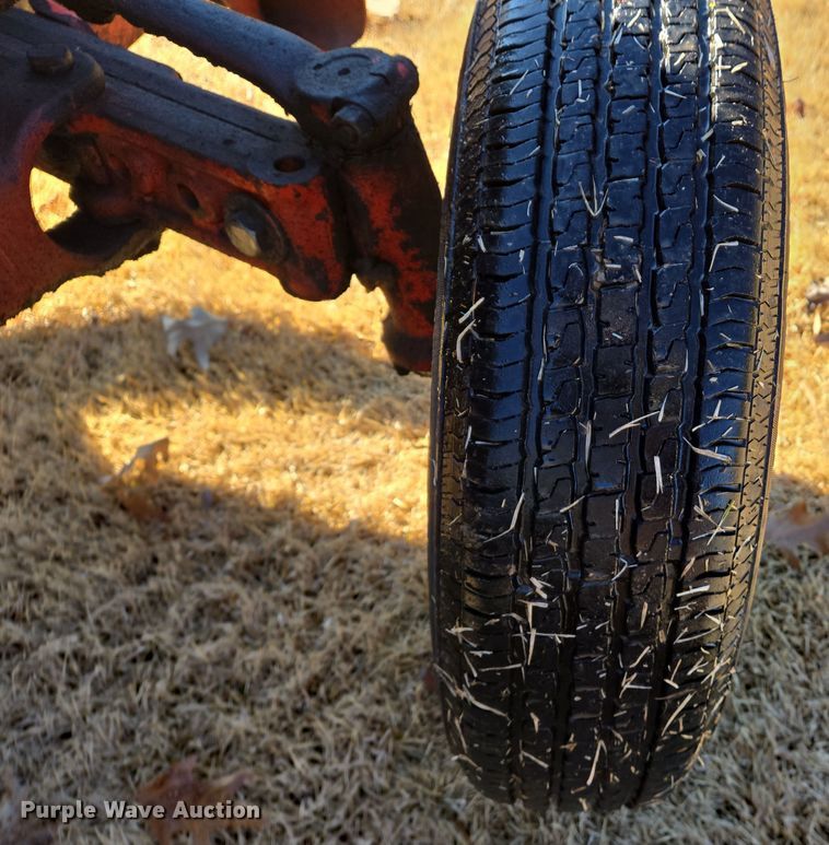 image for item DS5268 1967 Ford 2000 LCG tractor