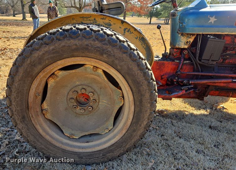 image for item DS5268 1967 Ford 2000 LCG tractor