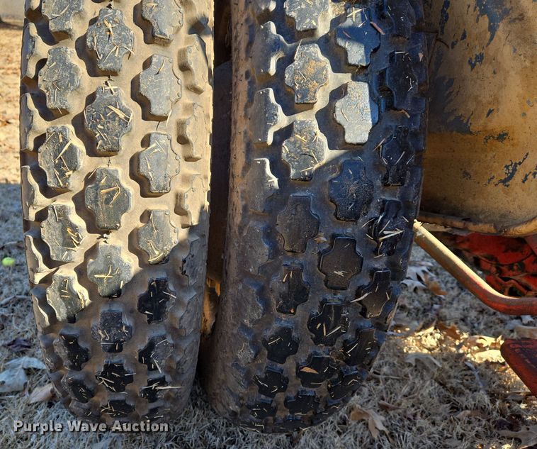 image for item DS5268 1967 Ford 2000 LCG tractor