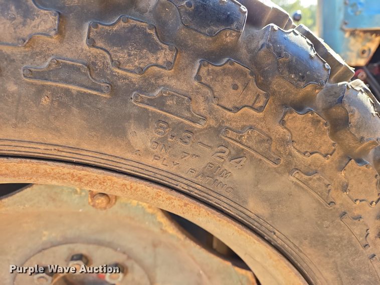 image for item DS5268 1967 Ford 2000 LCG tractor