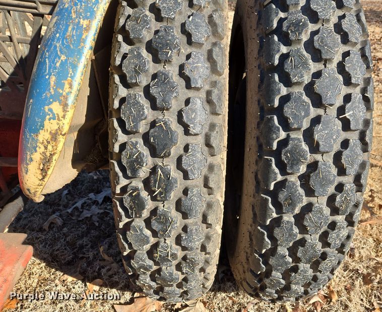 image for item DS5268 1967 Ford 2000 LCG tractor