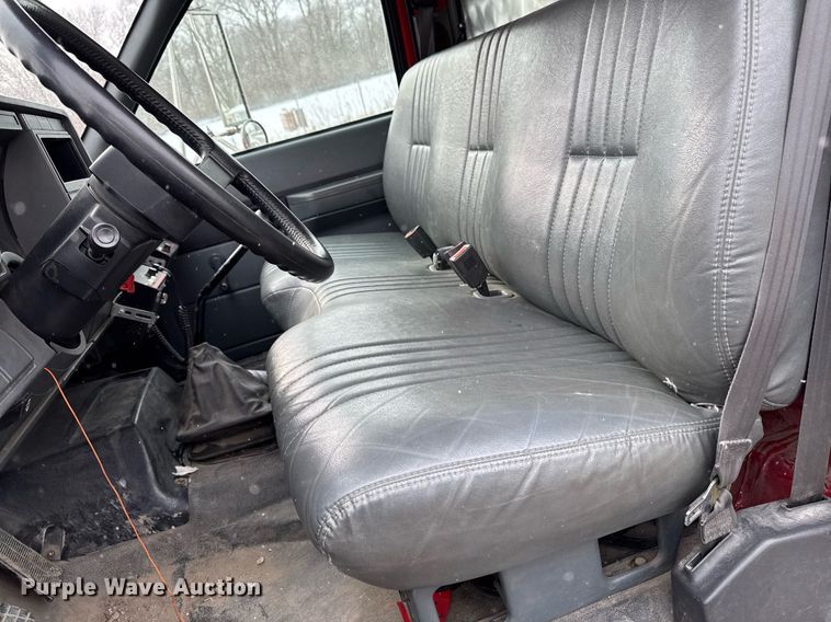 image for item DT0579 1996 GMC Topkick pumper fire truck