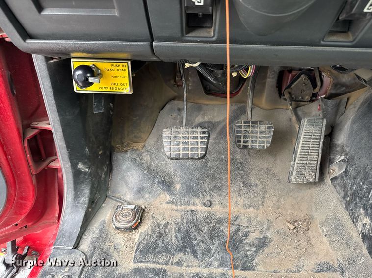 image for item DT0579 1996 GMC Topkick pumper fire truck