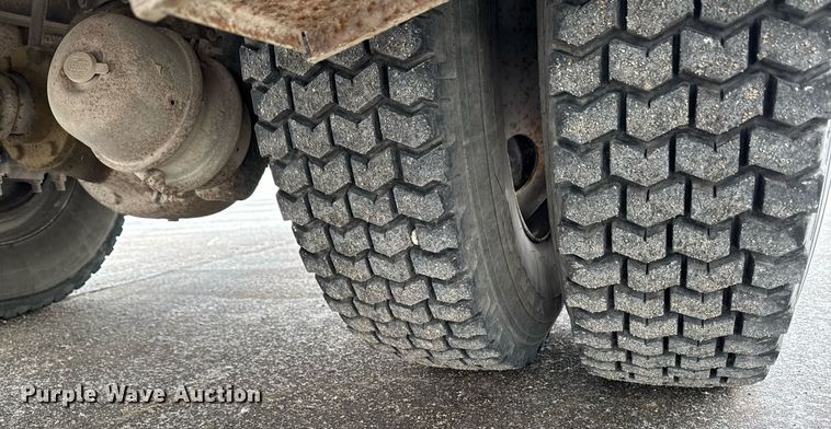 image for item DT0579 1996 GMC Topkick pumper fire truck