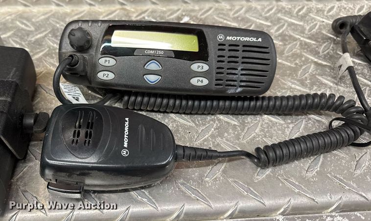 image for item DT0580 (6) Motorola R05.18.01 radios