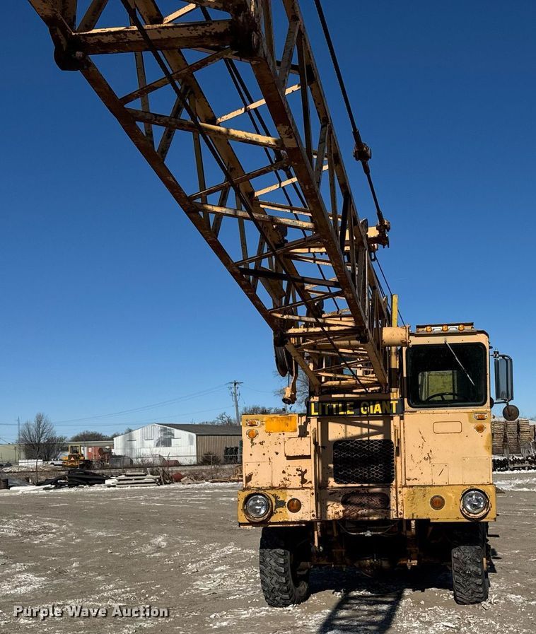 image for item DT0582 1990 Little Giant LG4866 crane