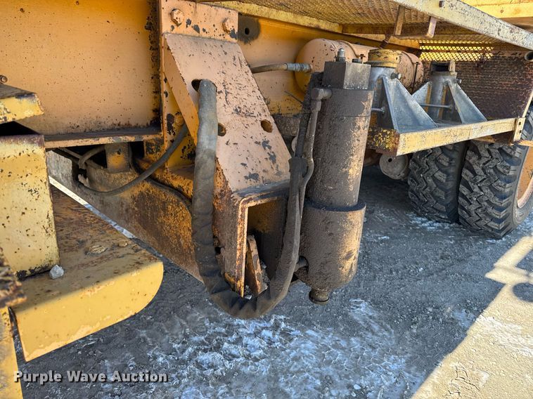 image for item DT0582 1990 Little Giant LG4866 crane