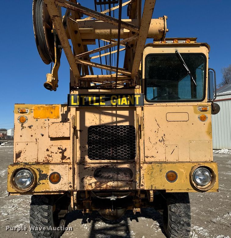 image for item DT0582 1990 Little Giant LG4866 crane