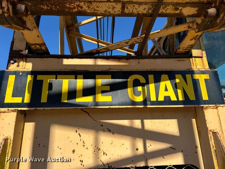 image for item DT0582 1990 Little Giant LG4866 crane