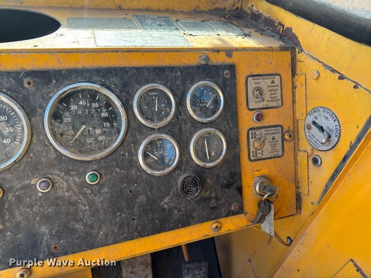 image for item DT0582 1990 Little Giant LG4866 crane