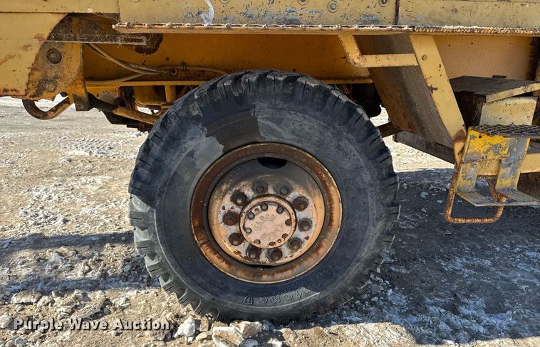 image for item DT0582 1990 Little Giant LG4866 crane