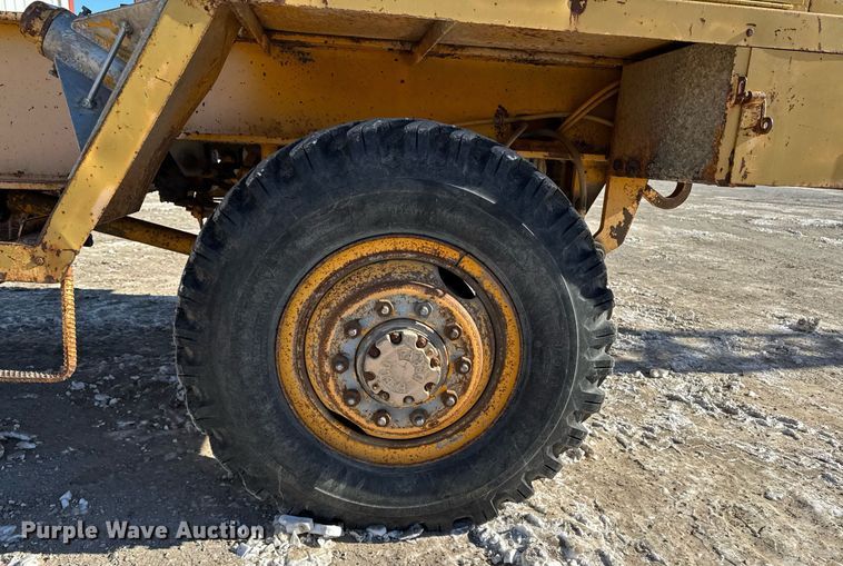 image for item DT0582 1990 Little Giant LG4866 crane