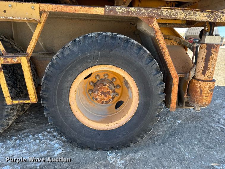 image for item DT0582 1990 Little Giant LG4866 crane