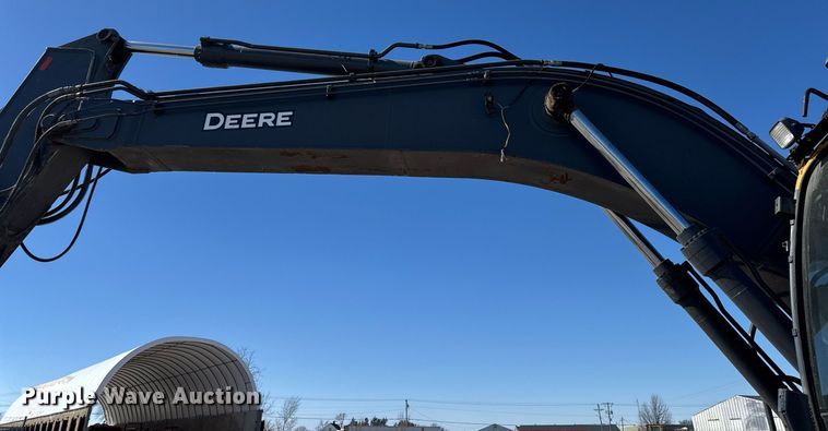 image for item DT0583 2009 John Deere 220D W wheeled excavator