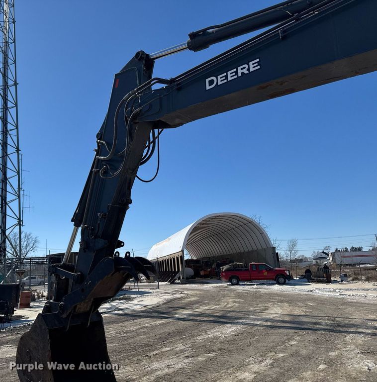 image for item DT0583 2009 John Deere 220D W wheeled excavator