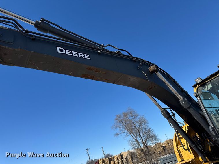 image for item DT0583 2009 John Deere 220D W wheeled excavator