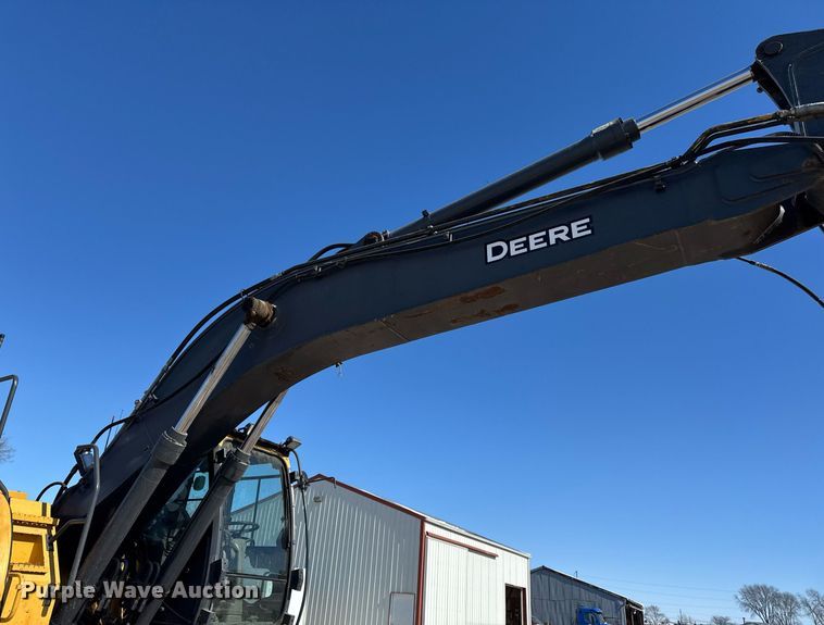 image for item DT0583 2009 John Deere 220D W wheeled excavator