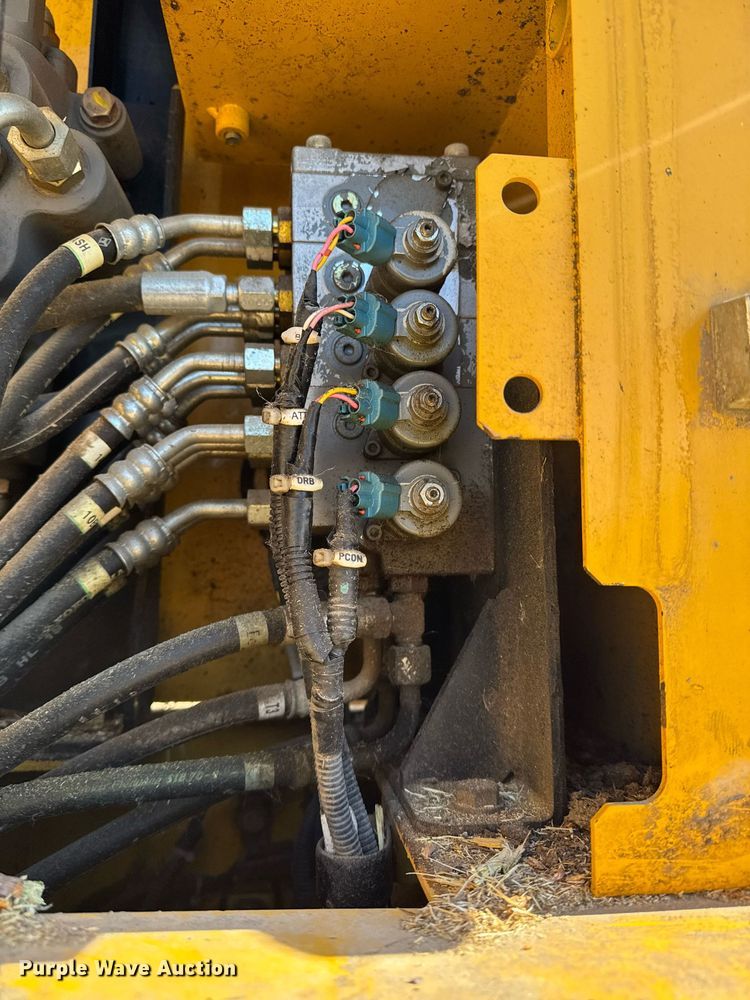 image for item DT0583 2009 John Deere 220D W wheeled excavator