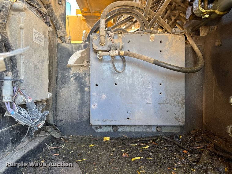 image for item DT0583 2009 John Deere 220D W wheeled excavator