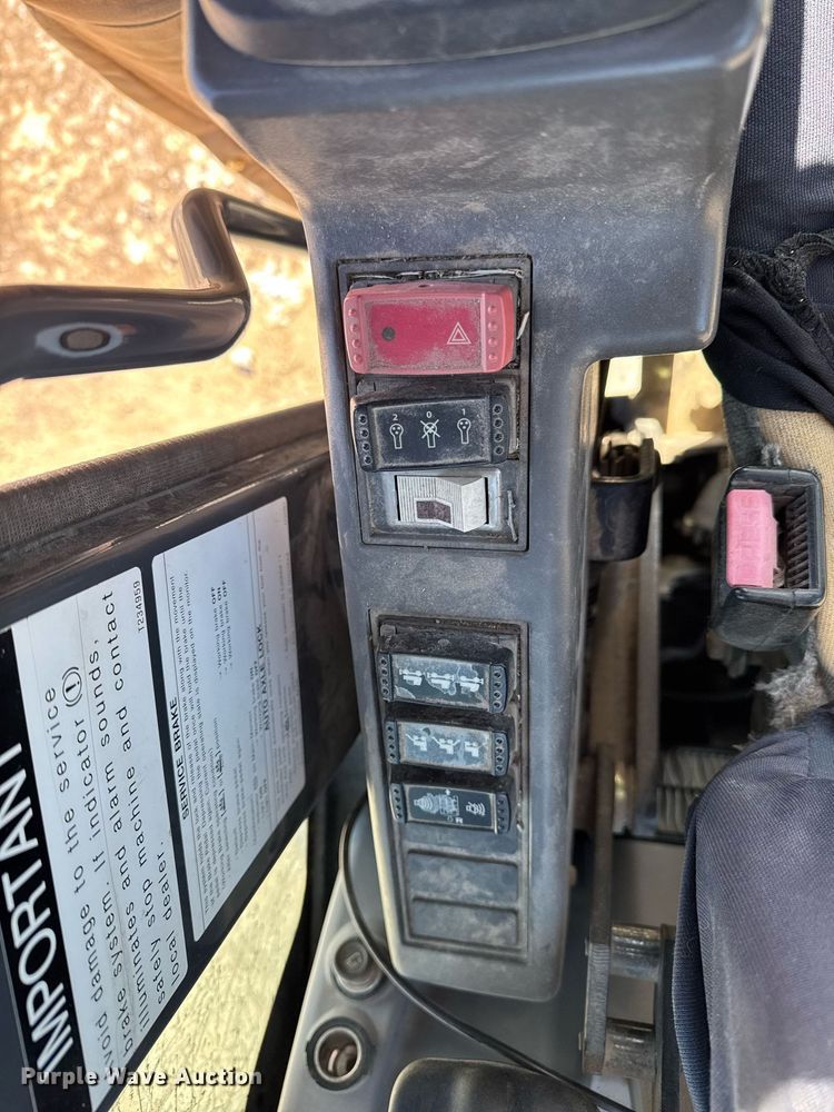 image for item DT0583 2009 John Deere 220D W wheeled excavator