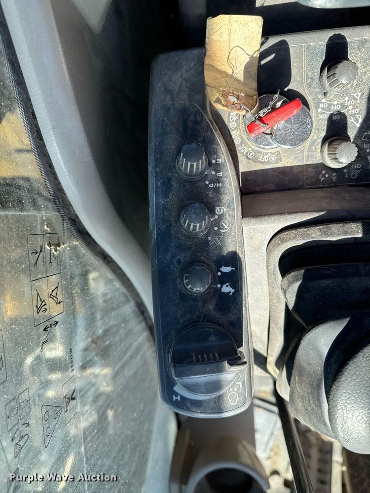 image for item DT0583 2009 John Deere 220D W wheeled excavator