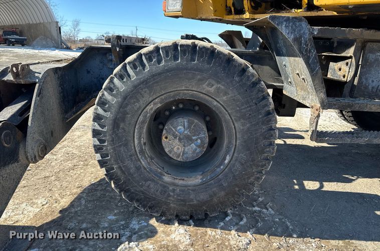 image for item DT0583 2009 John Deere 220D W wheeled excavator