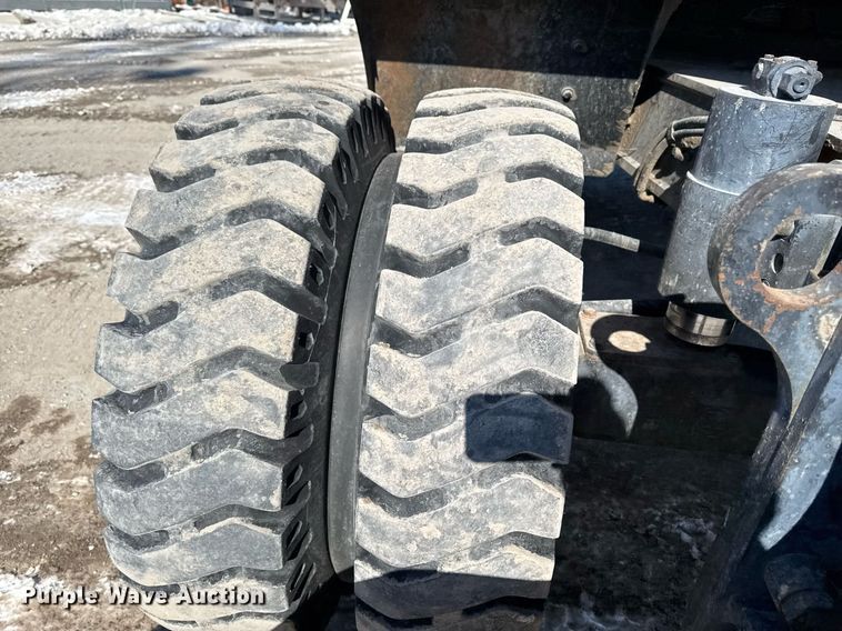 image for item DT0583 2009 John Deere 220D W wheeled excavator