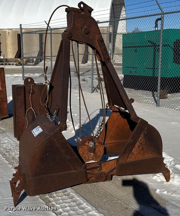 image for item DT0584 Clamshell bucket