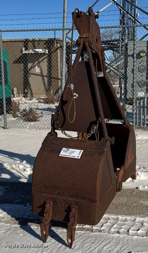 image for item DT0584 Clamshell bucket