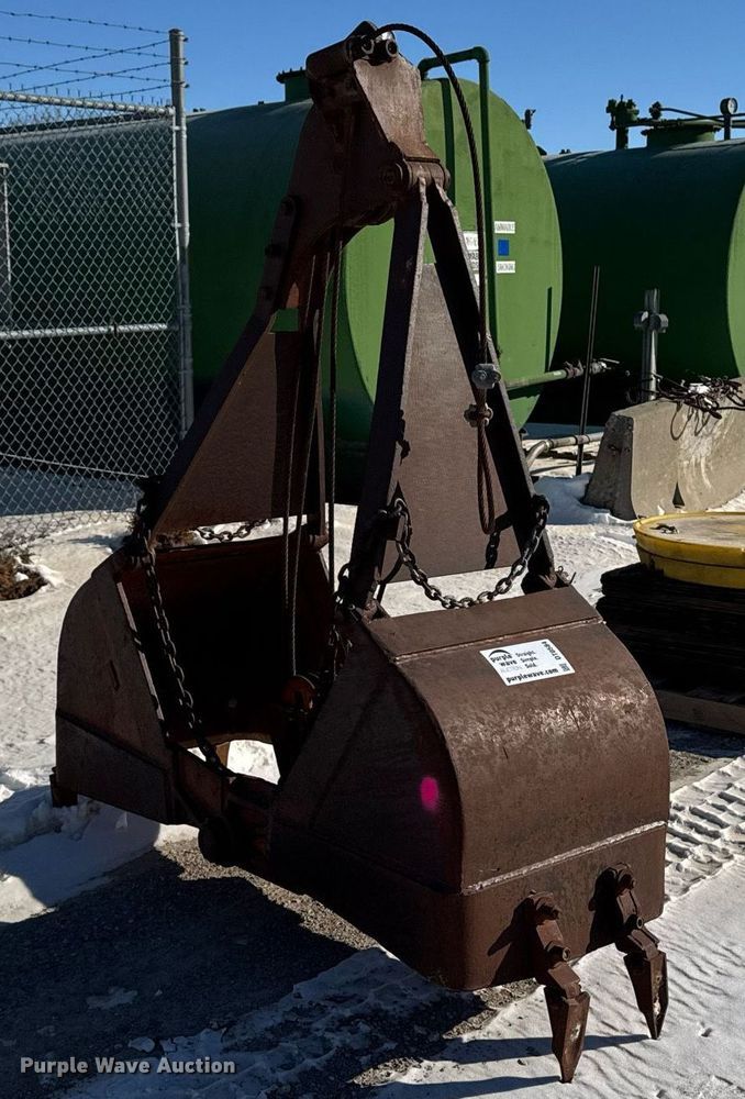 image for item DT0584 Clamshell bucket