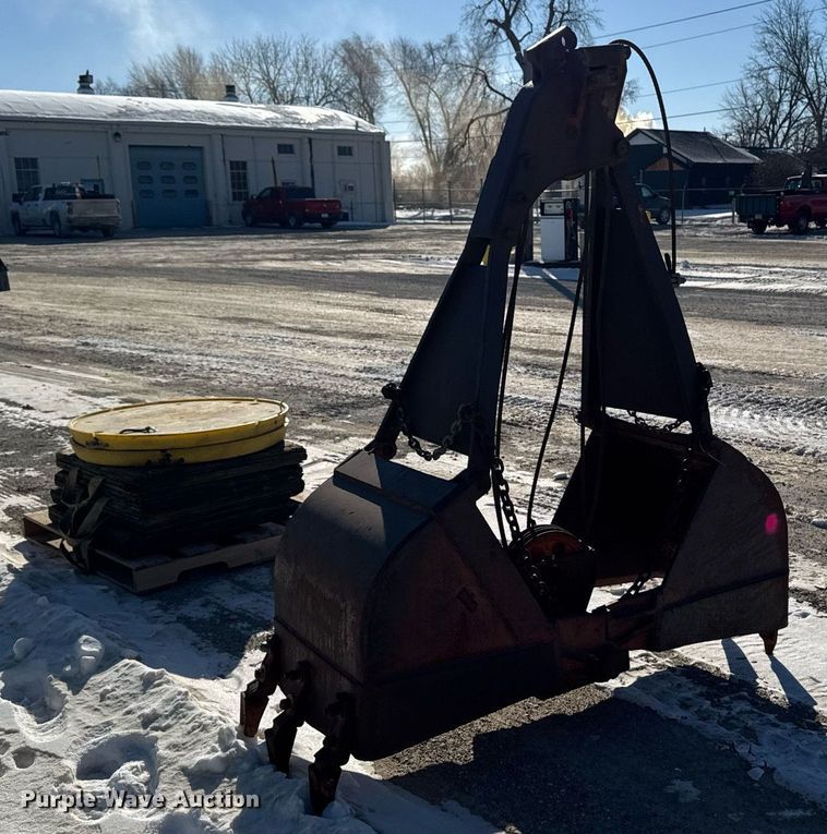 image for item DT0584 Clamshell bucket