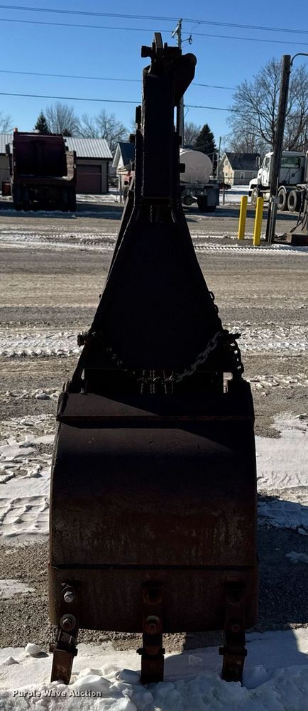 image for item DT0584 Clamshell bucket