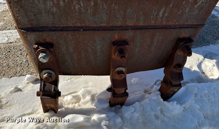 image for item DT0584 Clamshell bucket