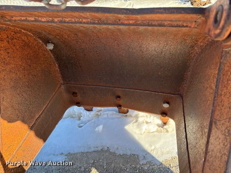 image for item DT0584 Clamshell bucket